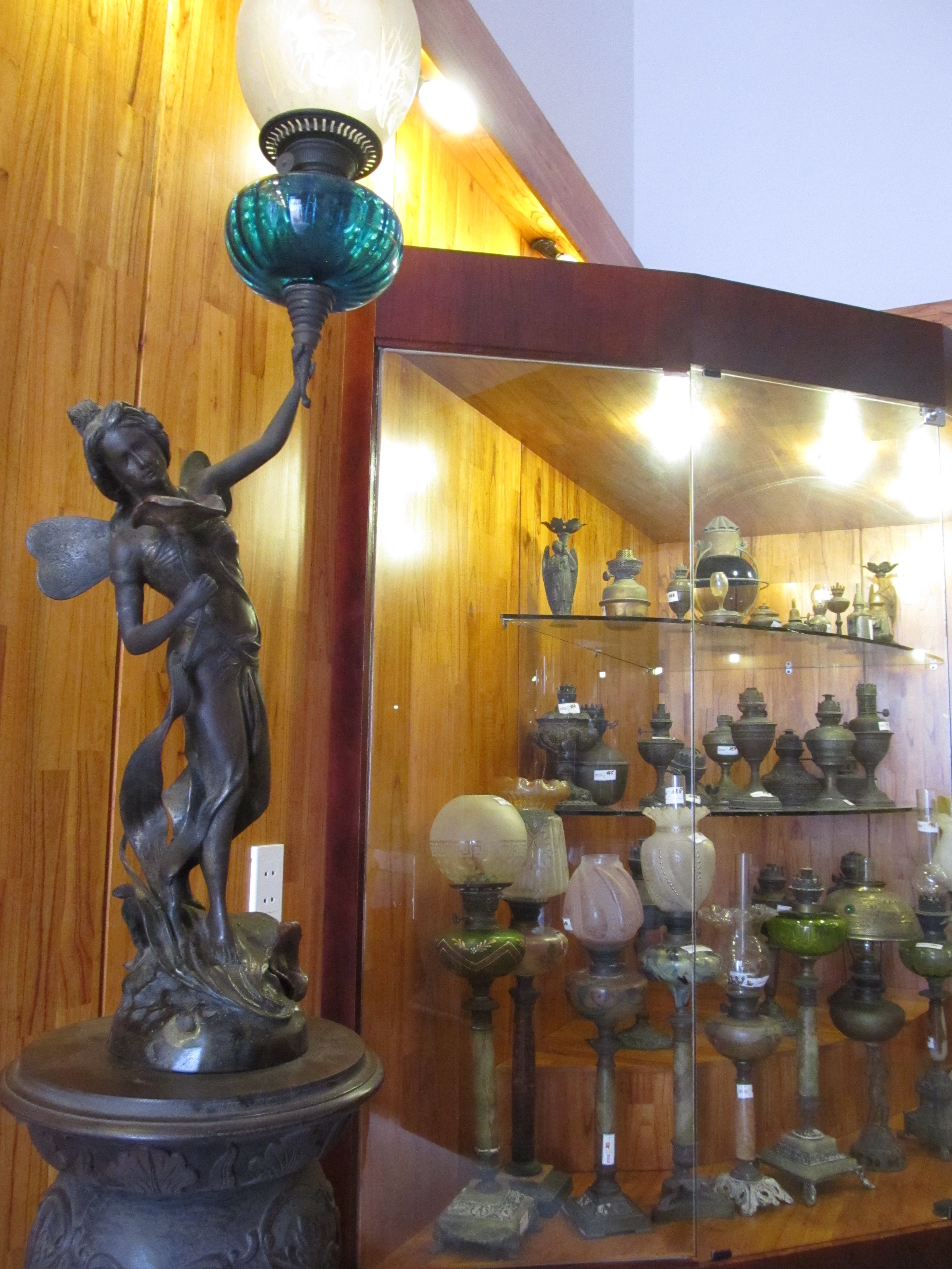 Behind Vietnam’s largest antique lamp collection