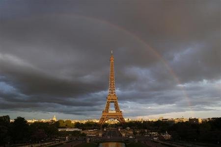 Eiffel Tower strike closes Paris landmark to visitors