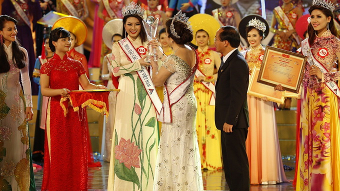 Kinh girl crowned Miss Ethnic VN, Quang Nam Festival concludes