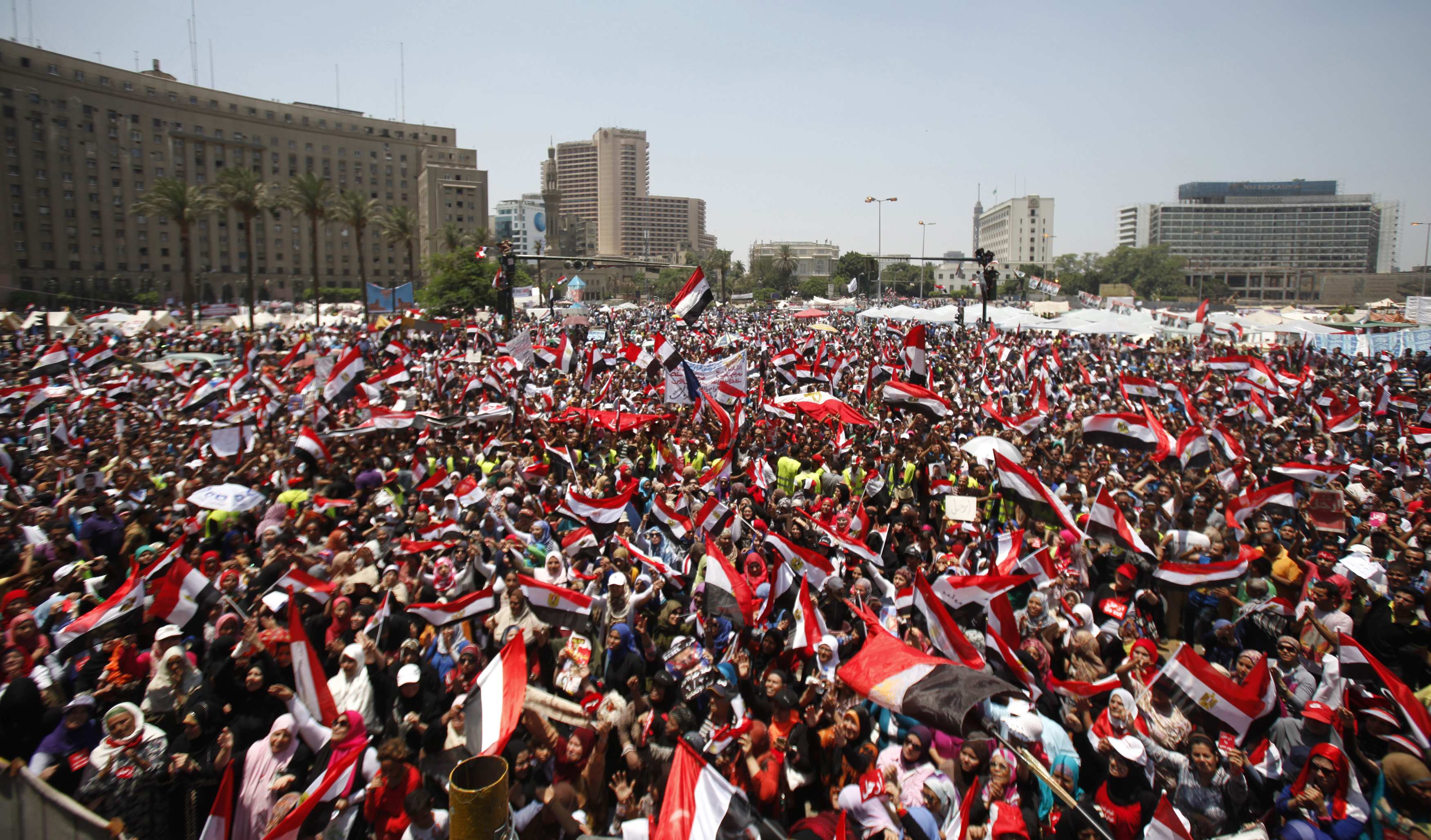 Crowds gather in Cairo for anti-Morsi rallies