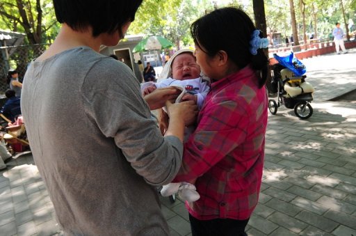 Adult breast feeding report incenses China web users