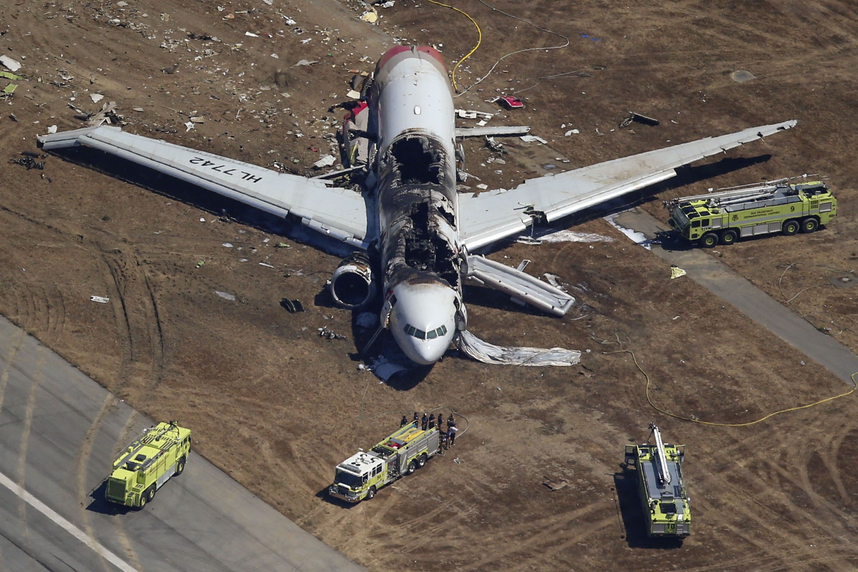 Воздушные крушения. Катастрофа Boeing 777 в Сан-Франциско. Боинг 777 разбился в Сан Франциско. Крушение Боинга 777 в Сан Франциско. Boeing 777 «Asiana Airlines катастрофа в Сан Франциско.