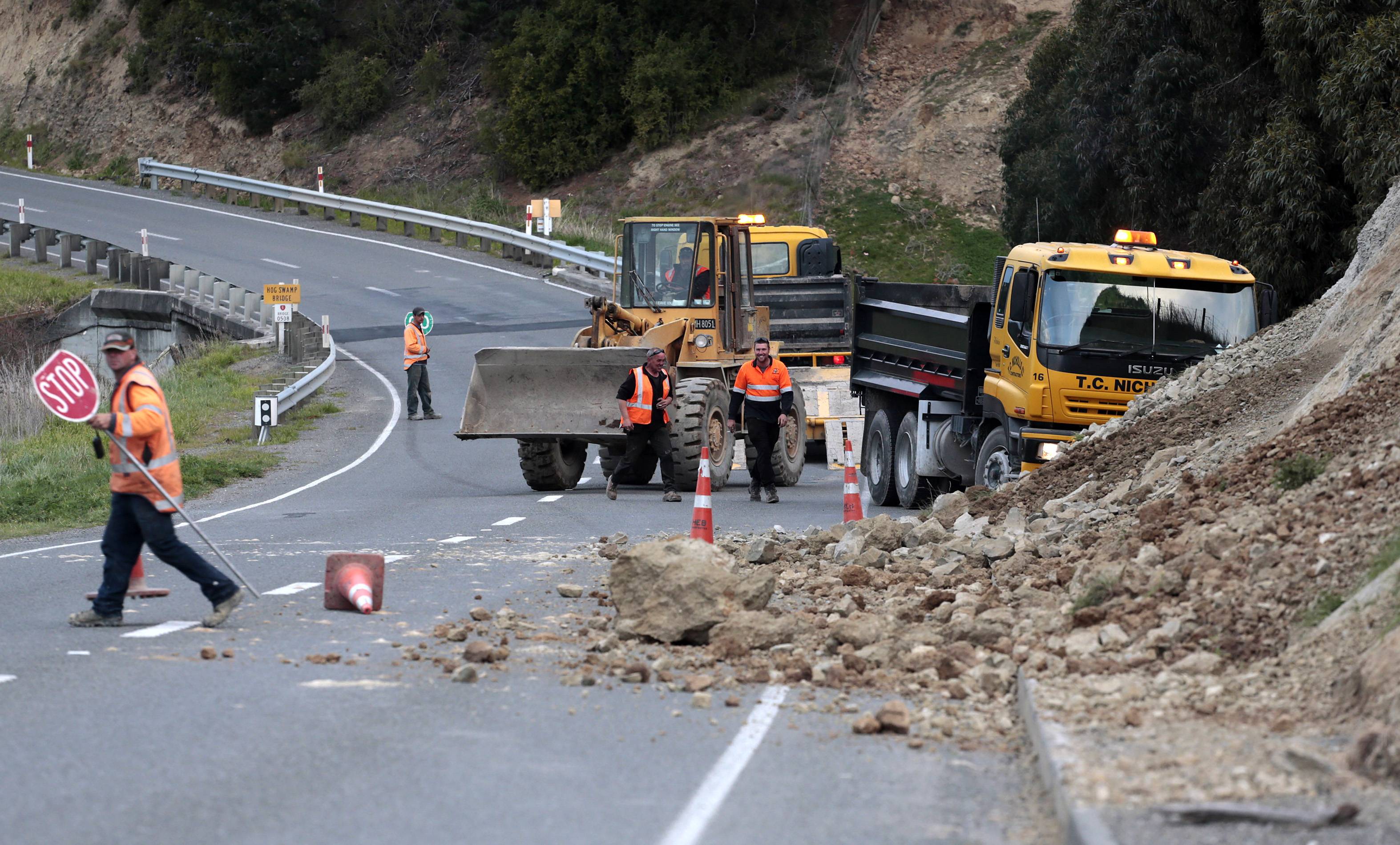 Strong quake shakes central New Zealand, causes minor damage