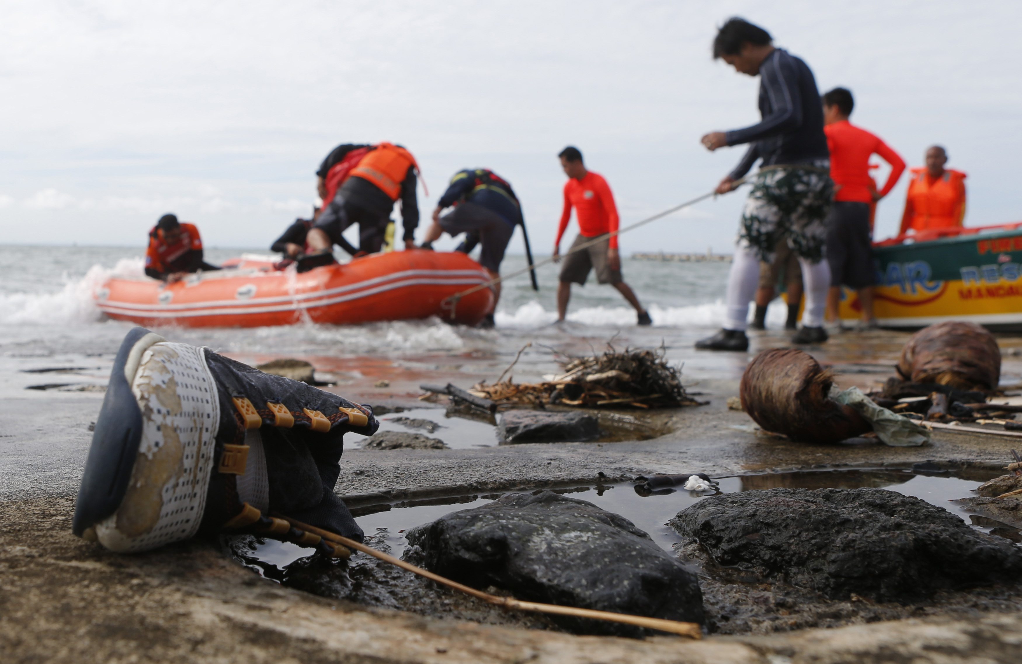 Philippine resume search for ferry disaster survivors