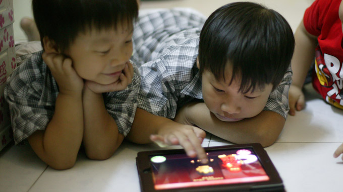 Parents say no need for babysitter, iPad does the job