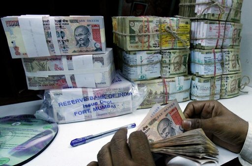 Indian rupee hits new low despite central bank moves