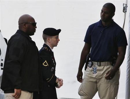 U.S. soldier Manning gets 35-year prison sentence
