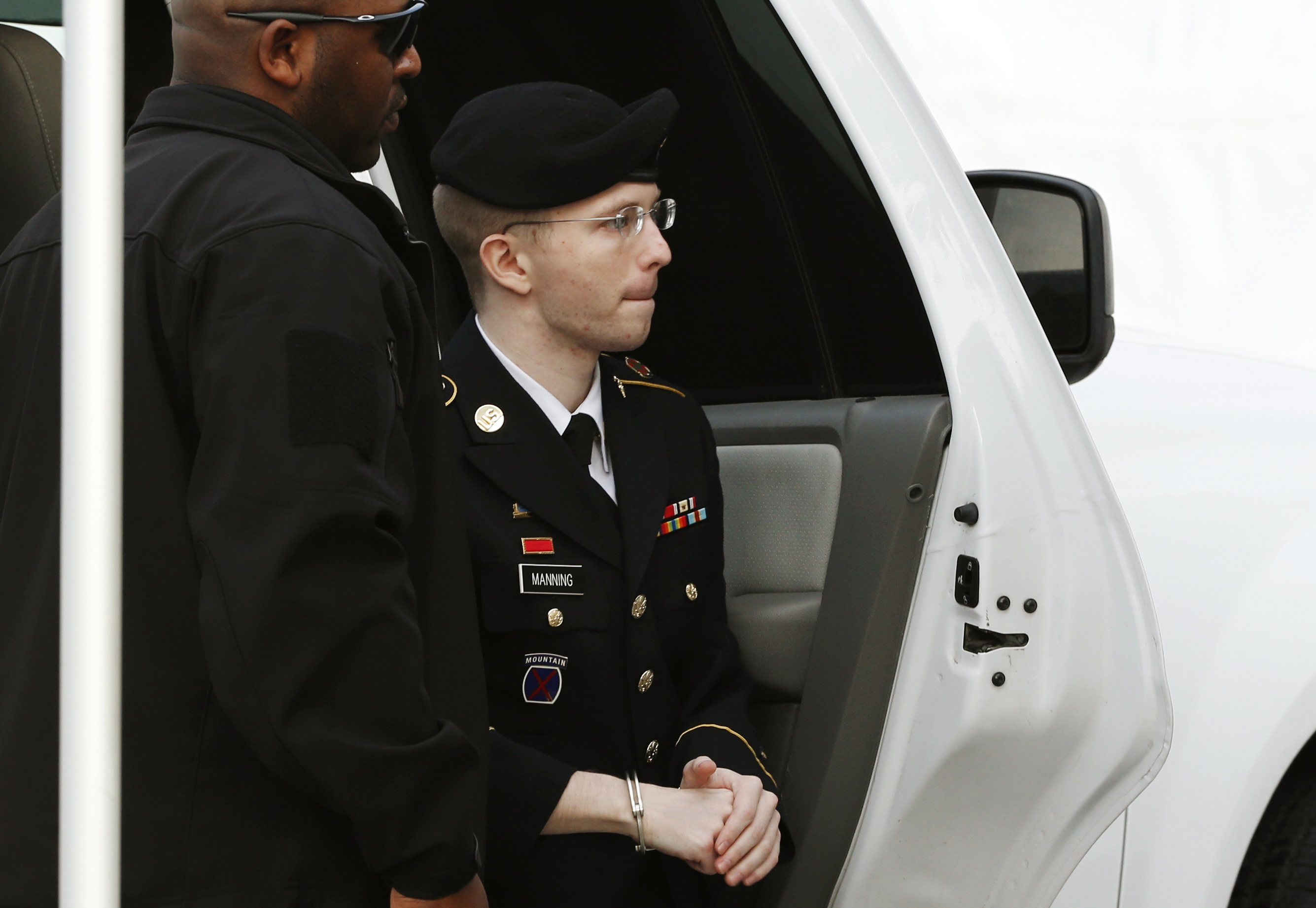 Convicted WikiLeaker Manning wants to live as woman