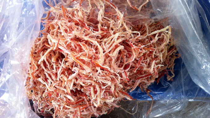 Dried shredded squid as elastic as plastic seized
