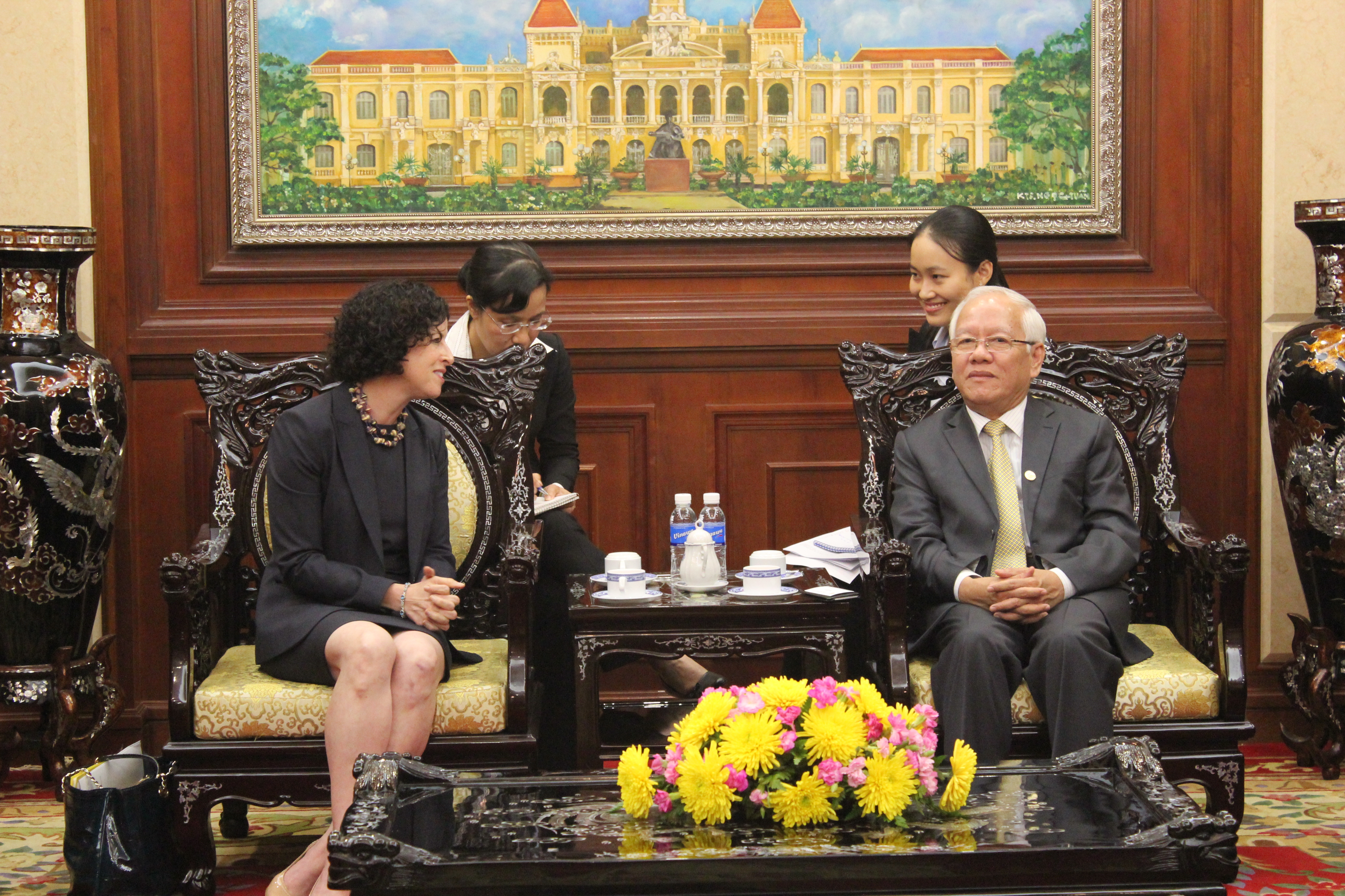 HCMC leader receives newly arrived US Consul General