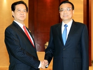 Premiers of Vietnam, China talk in Nanning