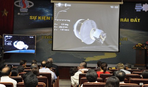 Astrium SAS hands over VNREDSat-1 to Vietnam