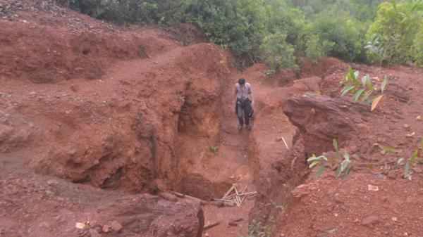 Rockslide at illegal gold mine kills 2, injures 12