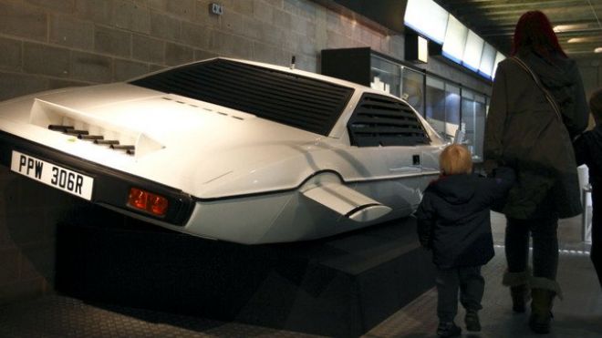 James Bond sub car sells for £550,000