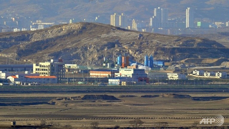 Two Koreas hold talks on closed industrial zone