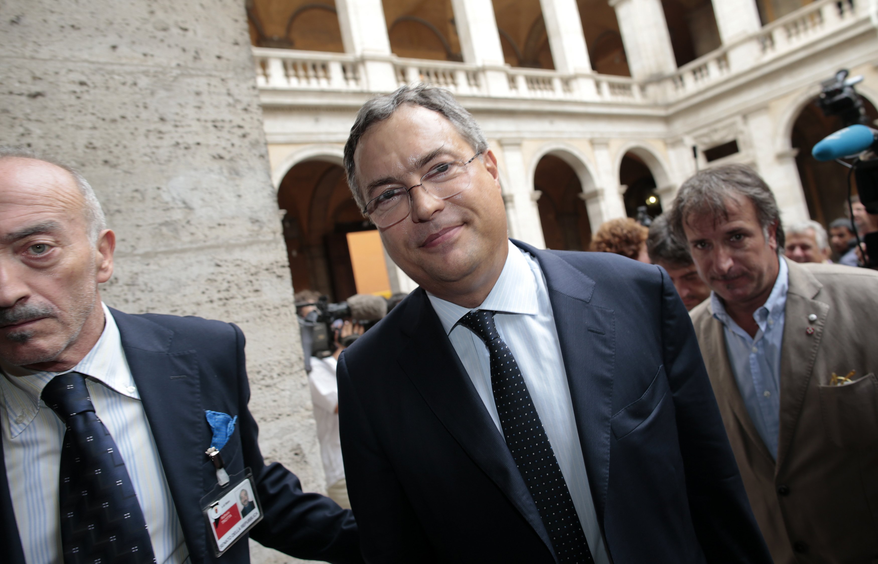 Berlusconi allies step up threats over Italian Senate ruling