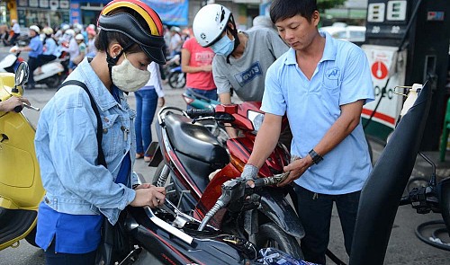 Vietnam’s gasoline price cheaper than 109 countries: Assoc