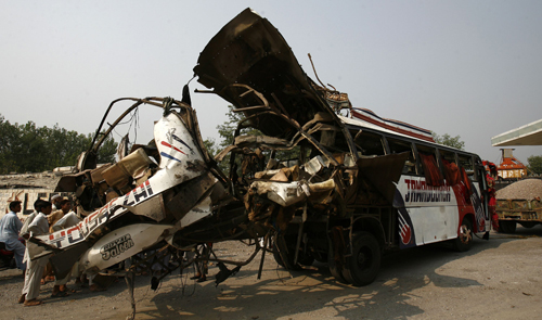 Bus blast kills 17 government employees in Pakistan