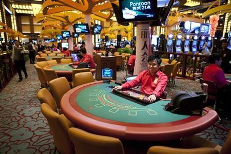 Singapore civil servants told to show cards over casino visits