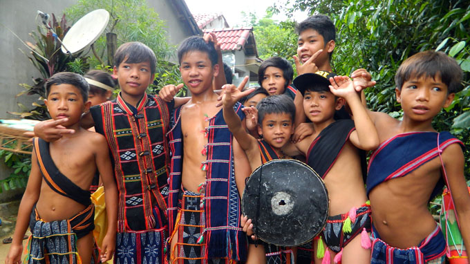 The ethnic minority kids who play gongs