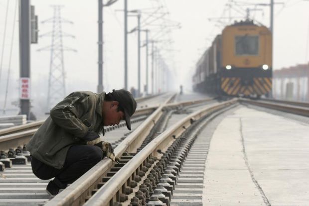 China punishes eight in railway corruption case