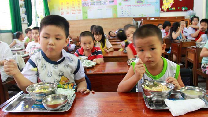 Cooks allegedly siphon off food meant for school kids