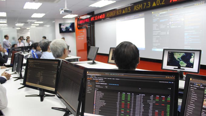 Vietnamese university opens $900k stock exchange simulation facility