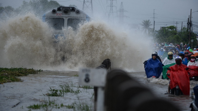 Downpours, high tides lash HCMC
