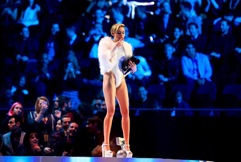 Miley Cyrus lights up a joint and Amsterdam at MTV awards