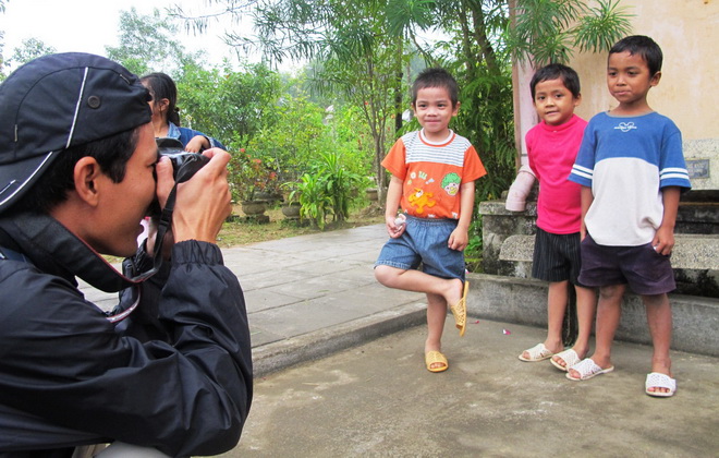 Help-portrait Vietnam 2013 calls for photographer participation