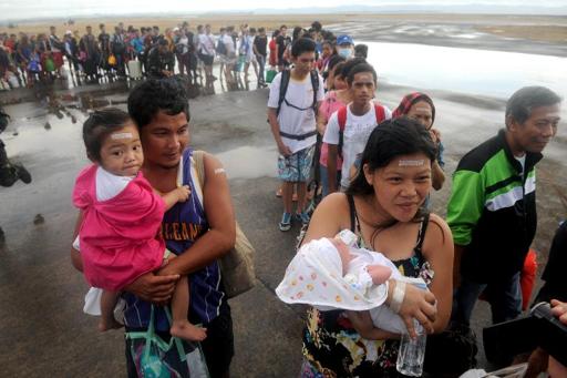 Deadly crush as Filipinos try to flee typhoon nightmare