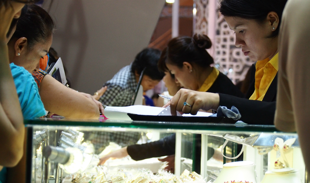 Vietnam International Jewelry Fair 2013 opens