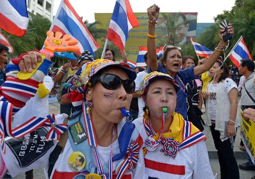 Thai capital tense as political rivals rally