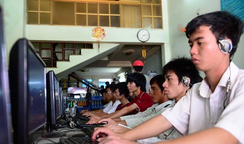 Underachieving students hooked on net