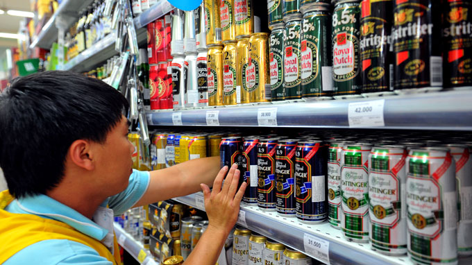 Smuggled alcoholic drinks on the rise in Vietnam: association