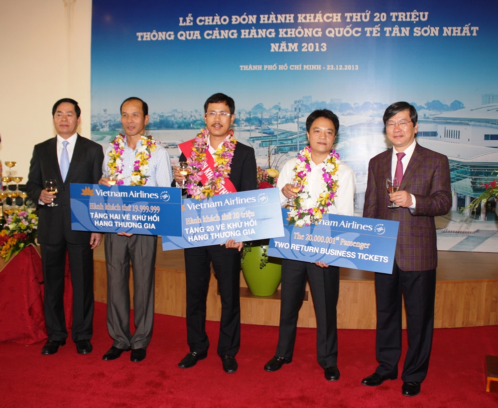 Tan Son Nhat airport welcomes 20 millionth passenger