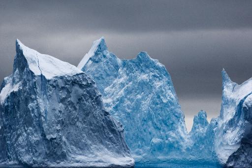 Rescue underway for Russian ship trapped by Antarctic ice