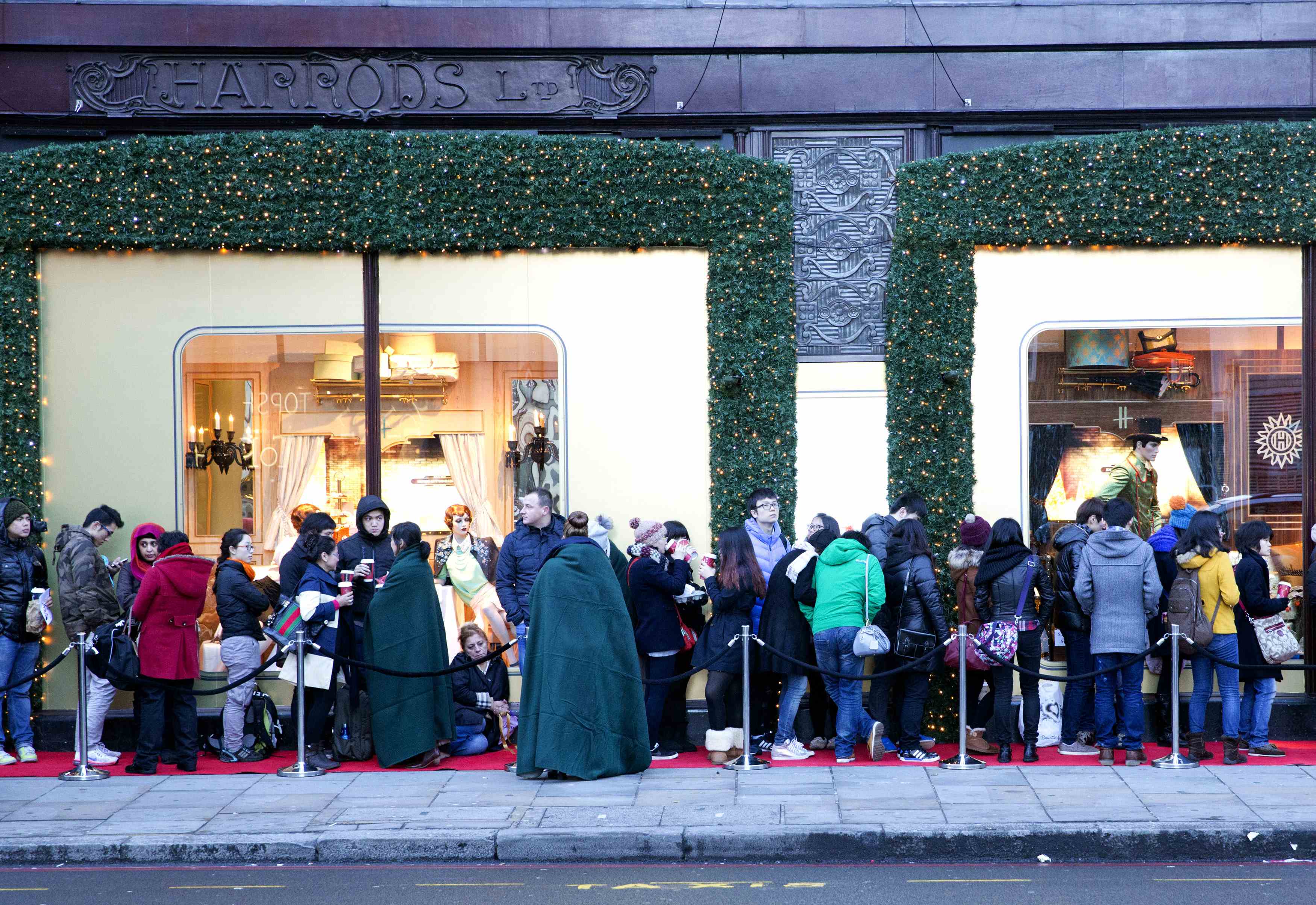 After early Boxing Day rush, UK shopper numbers flat on last year