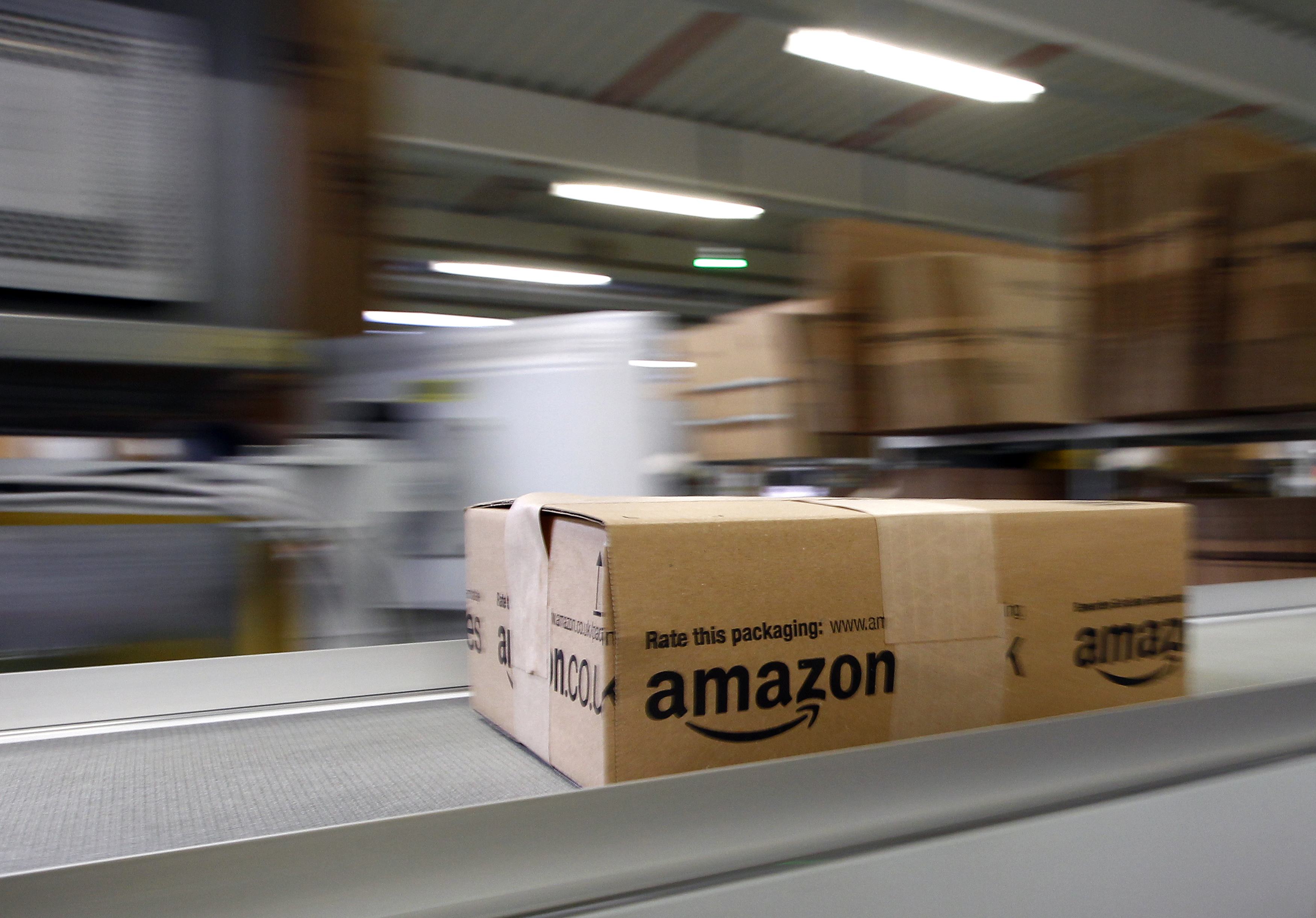 Amazon to compensate customers for late gifts