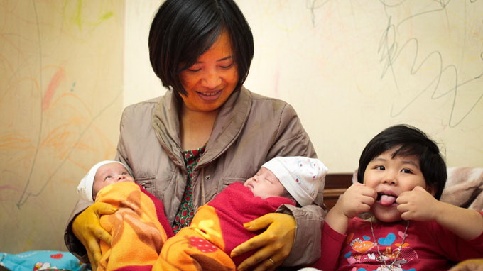 Twins in Hanoi born from deceased dad's frozen sperm