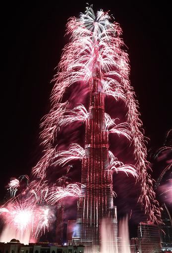 Dubai puts on spectacular New Year fireworks display