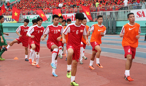 Vietnam lost 3-2 to Tottenham after an own goal