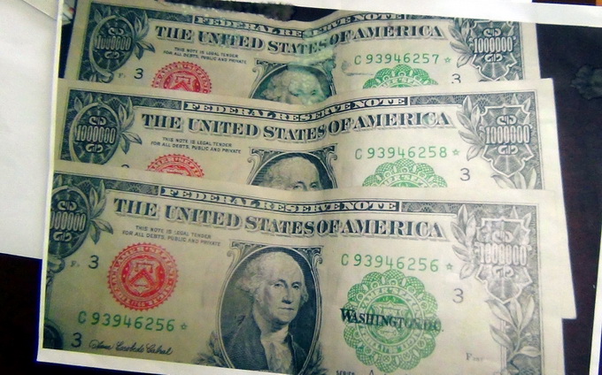 ‘Billionaire’ swindlers arrested in old dollar trick