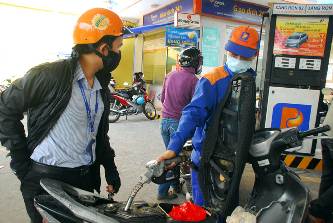 Vietnam's Petrolimex seeks to sell stake to JX Nippon Oil