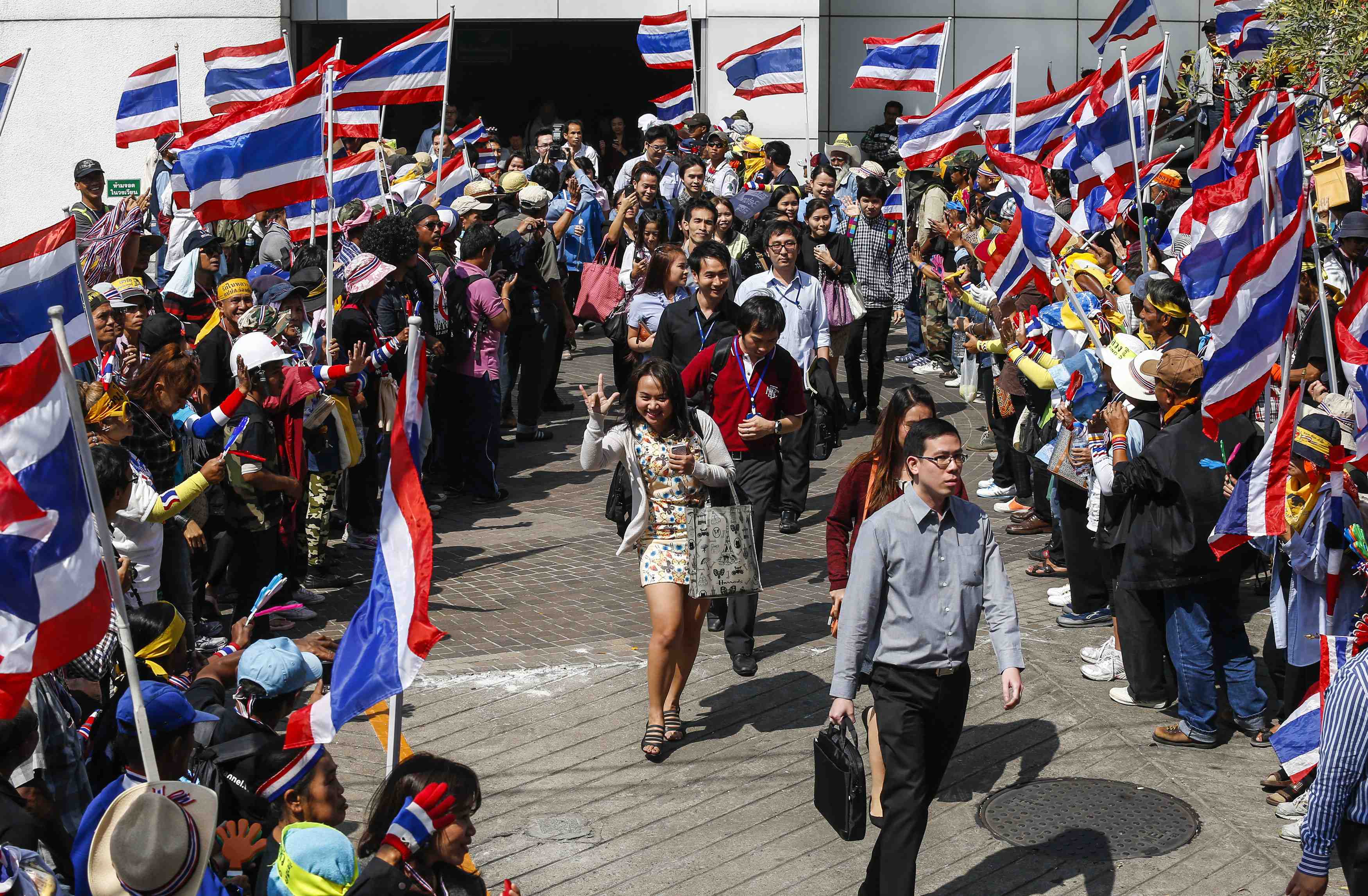 Blast wounds 28 anti-government protesters in Thai capital