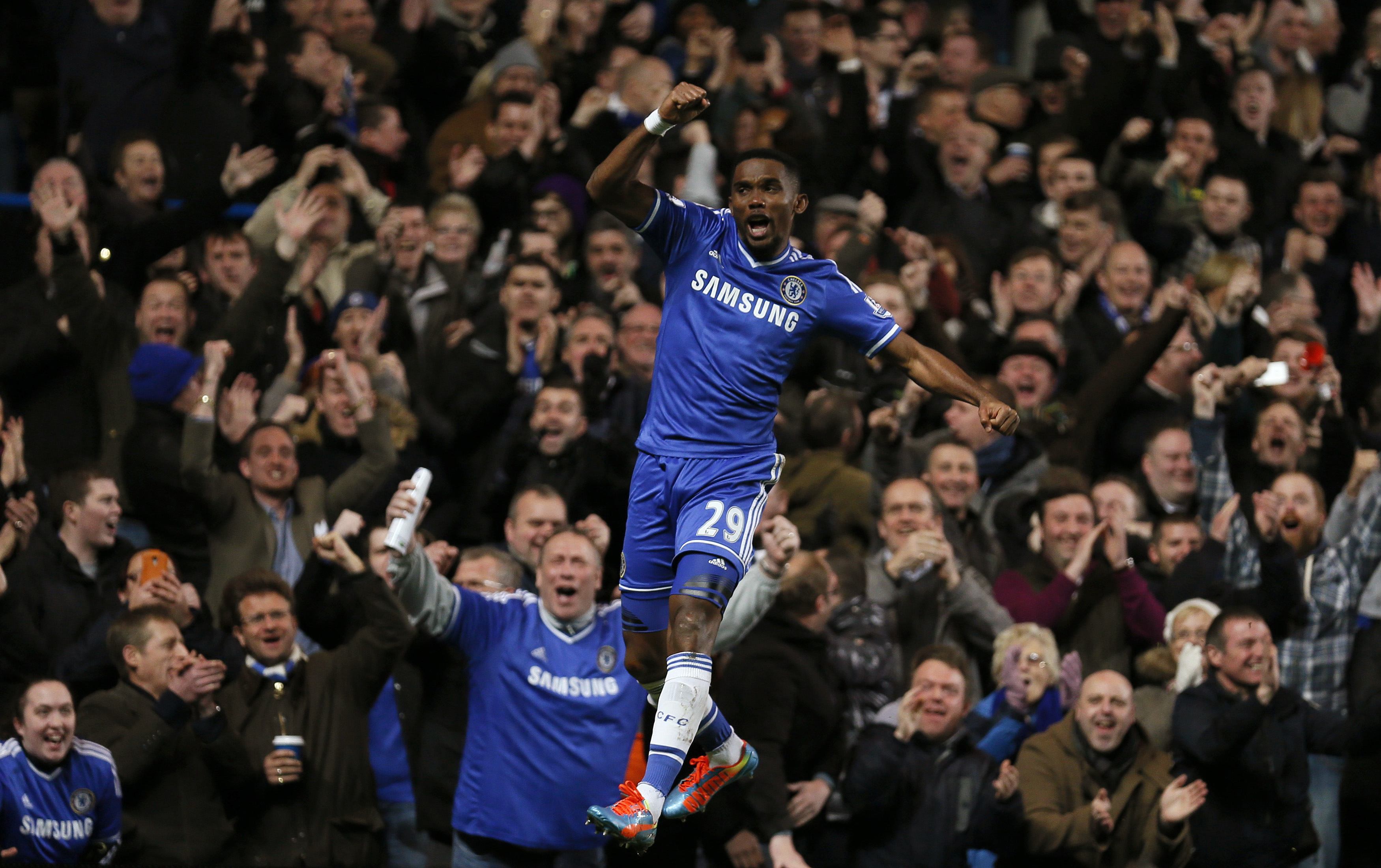 Eto'o hat-trick all but ends United title hopes