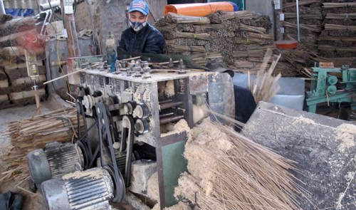 Incense village steps up production for Tet