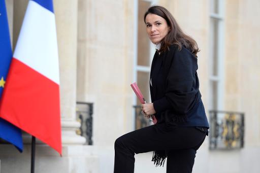 Magazine that revealed Hollande affair fined for snaps of minister