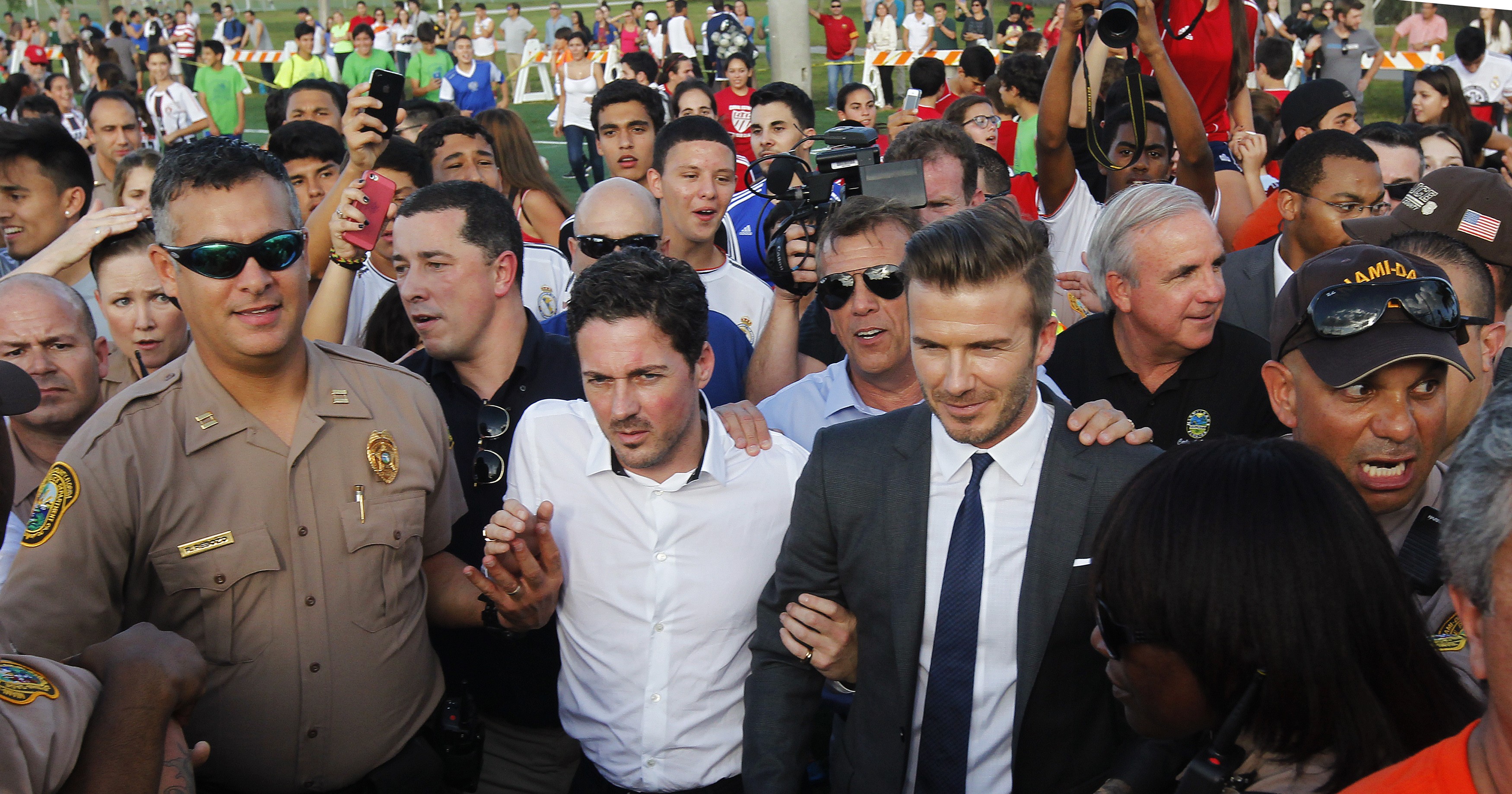 Beckham launches plan to build soccer franchise in Miami