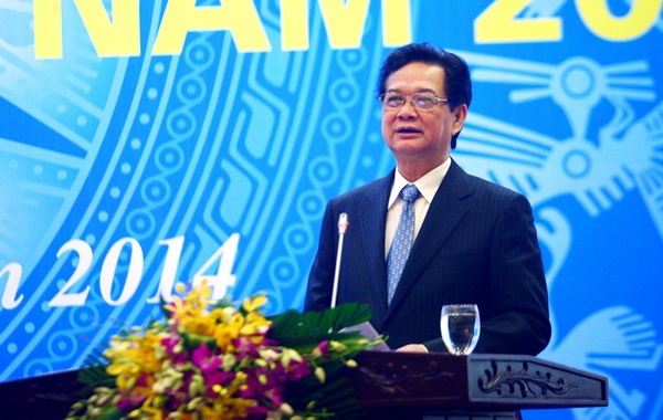 PM urges implementing major tasks for 2014